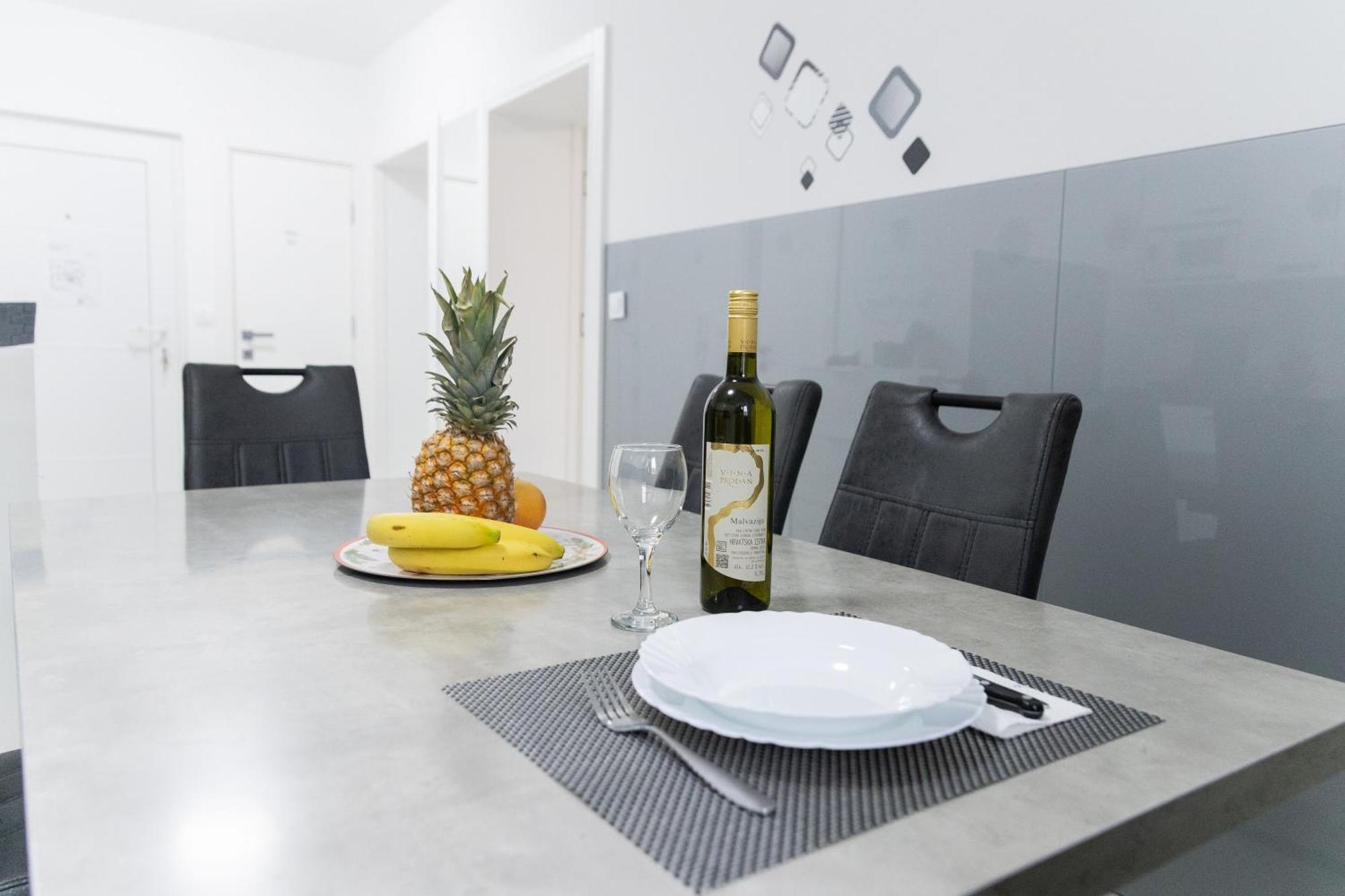 Maris Apartment Осиек Екстериор снимка