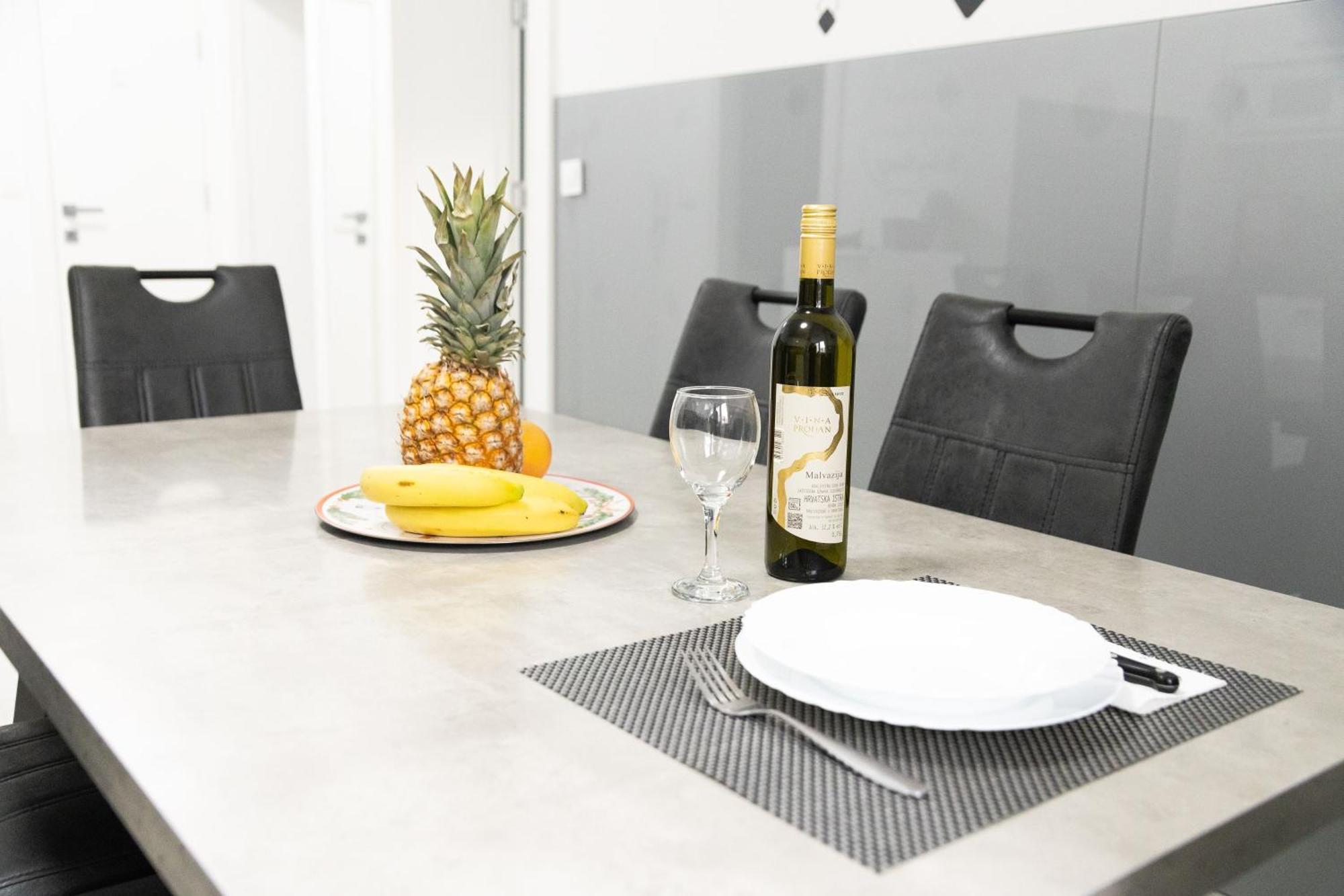 Maris Apartment Осиек Екстериор снимка